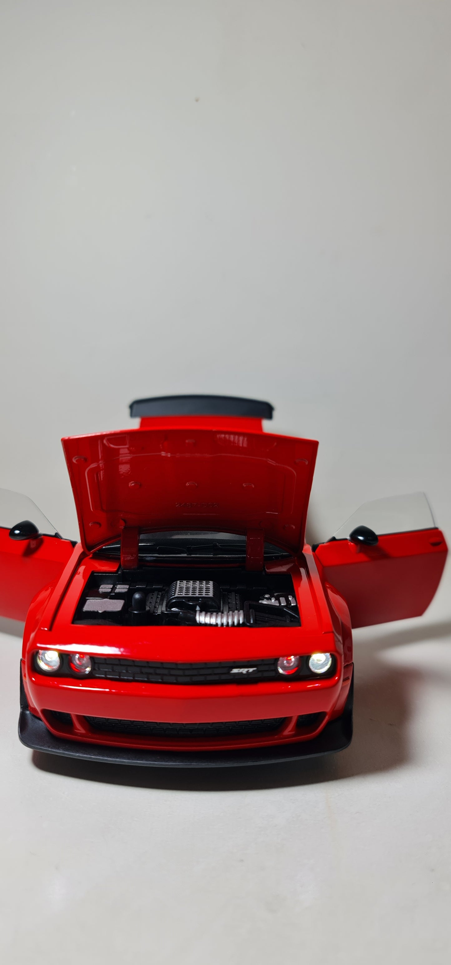 DODGE CHALLENGER SRT (HELLCAT EYES)
