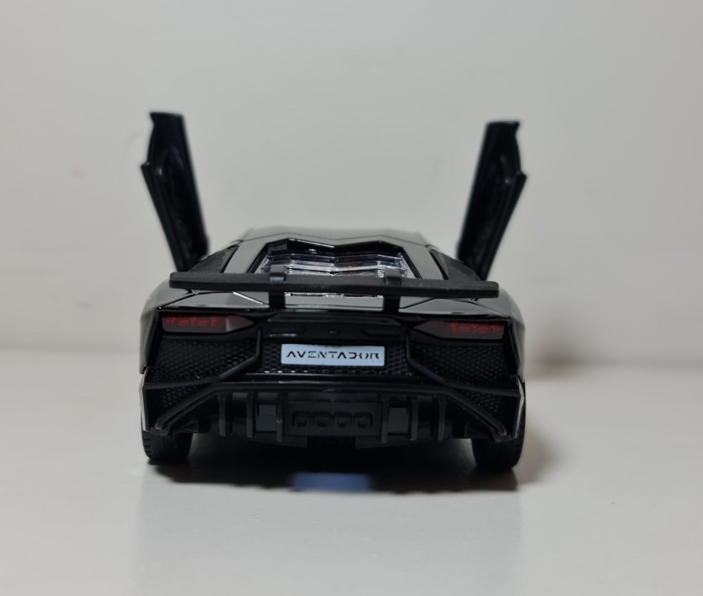 LAMBORGHINI AVENTADOR SVJ