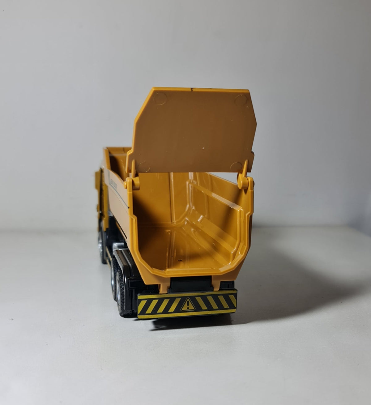 SAND DUMPER CAR