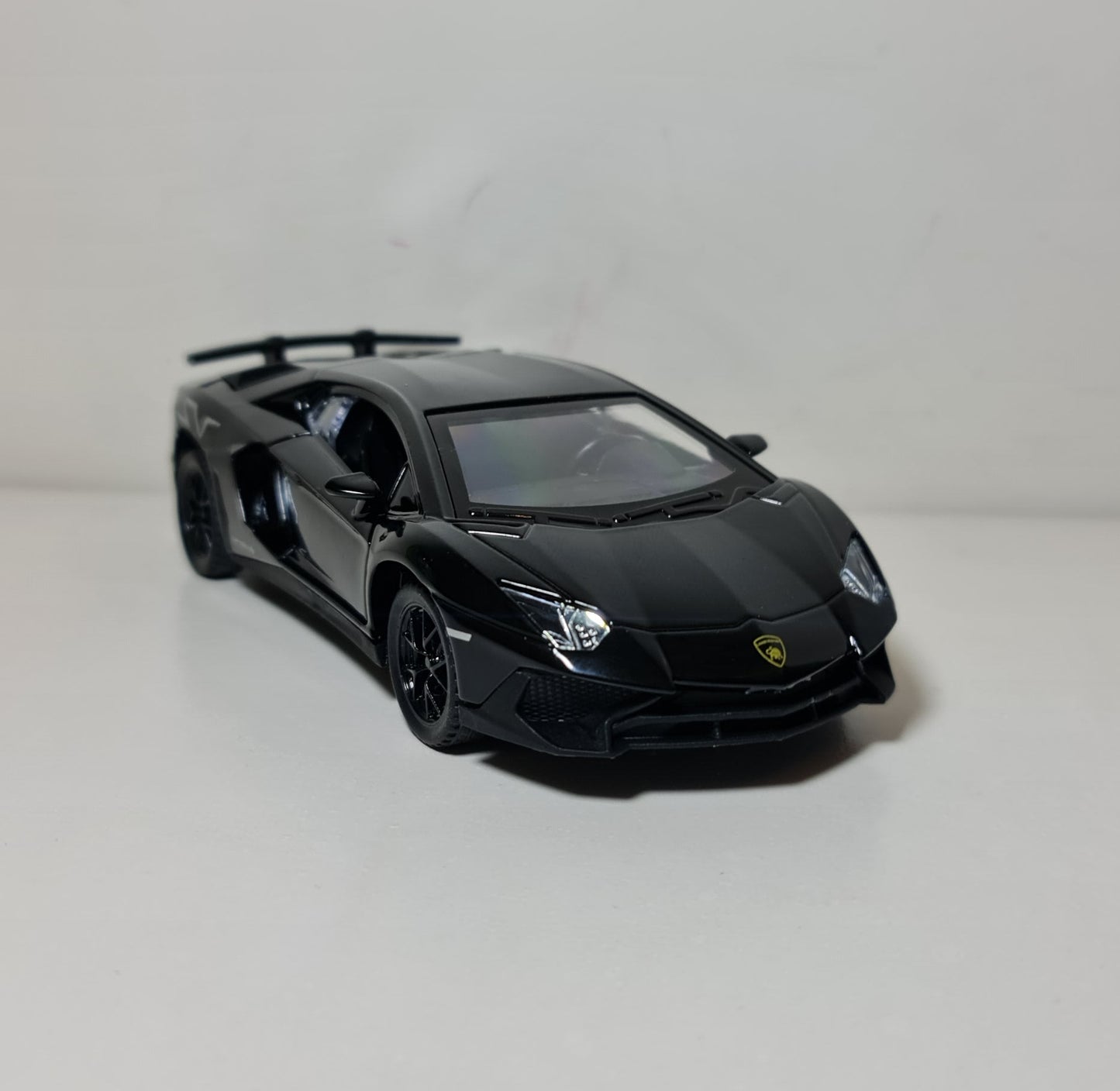 LAMBORGHINI AVENTADOR SVJ