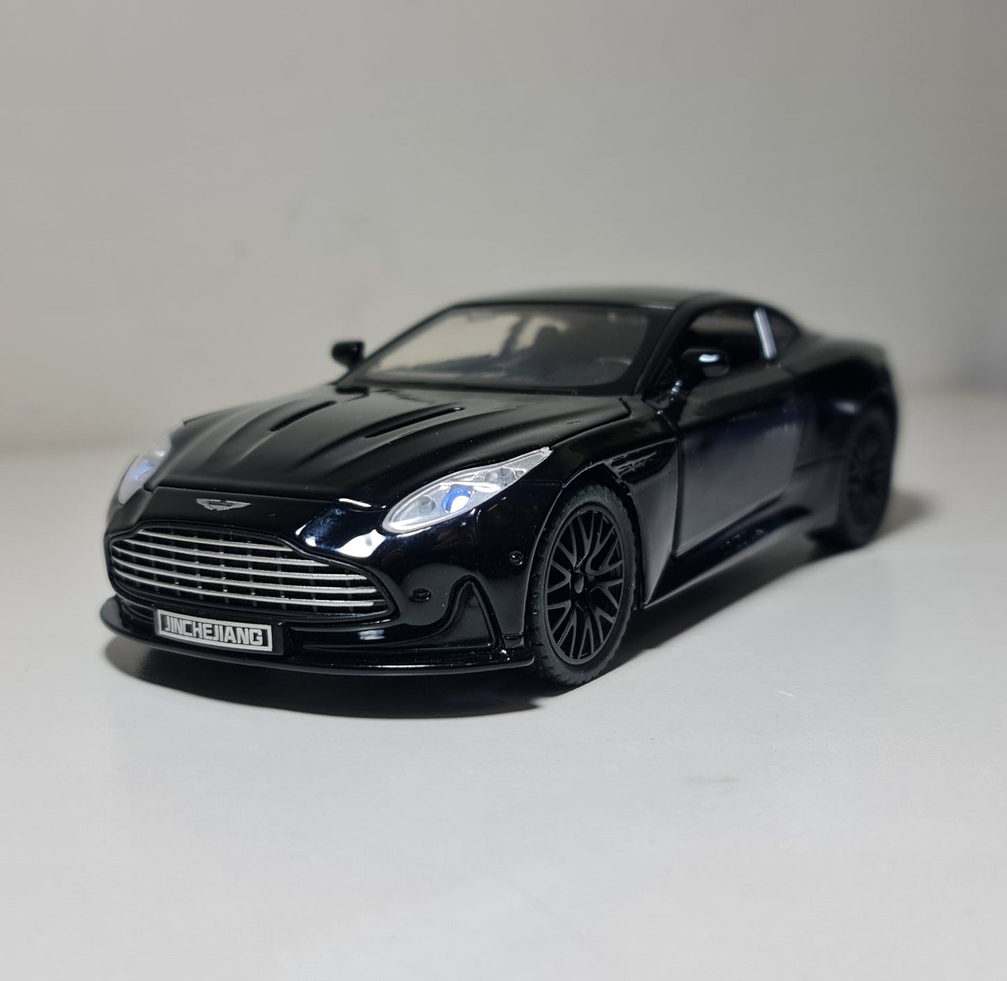 ASTON MARTIN DB12