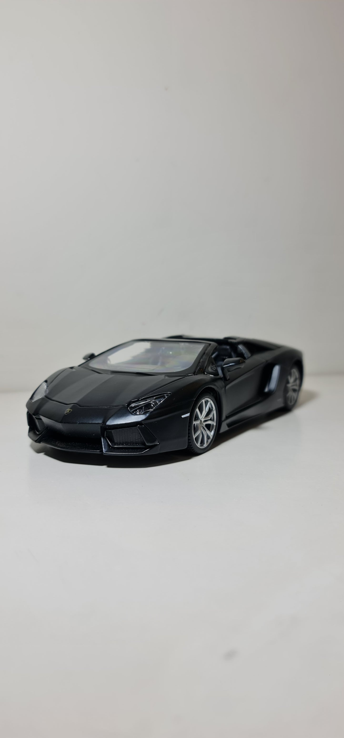 LAMBORGHINI AVENTADOR SVJ ROADSTER
