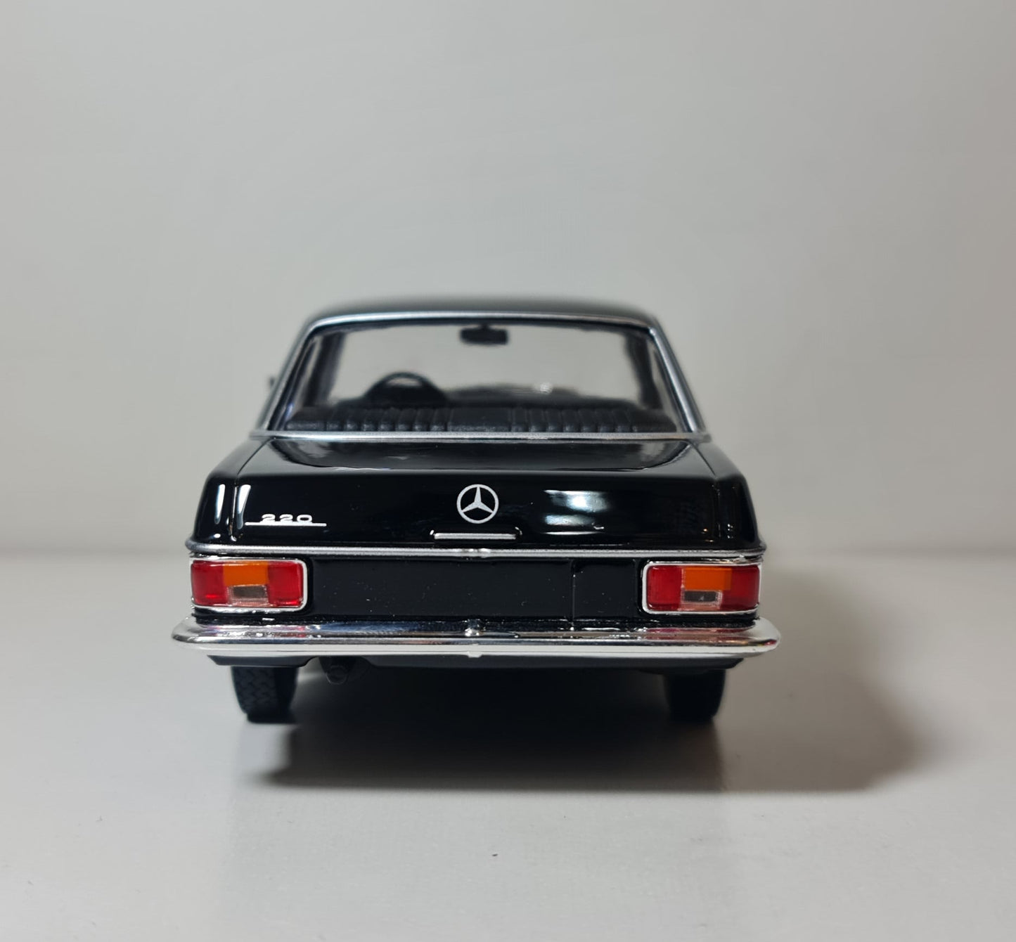 MERCEDES W115 220E