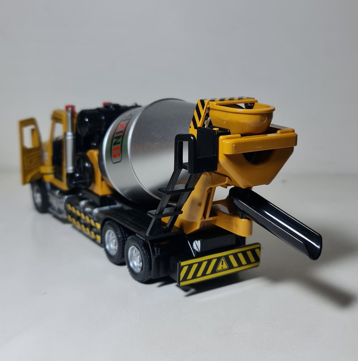 CEMENT MIXER