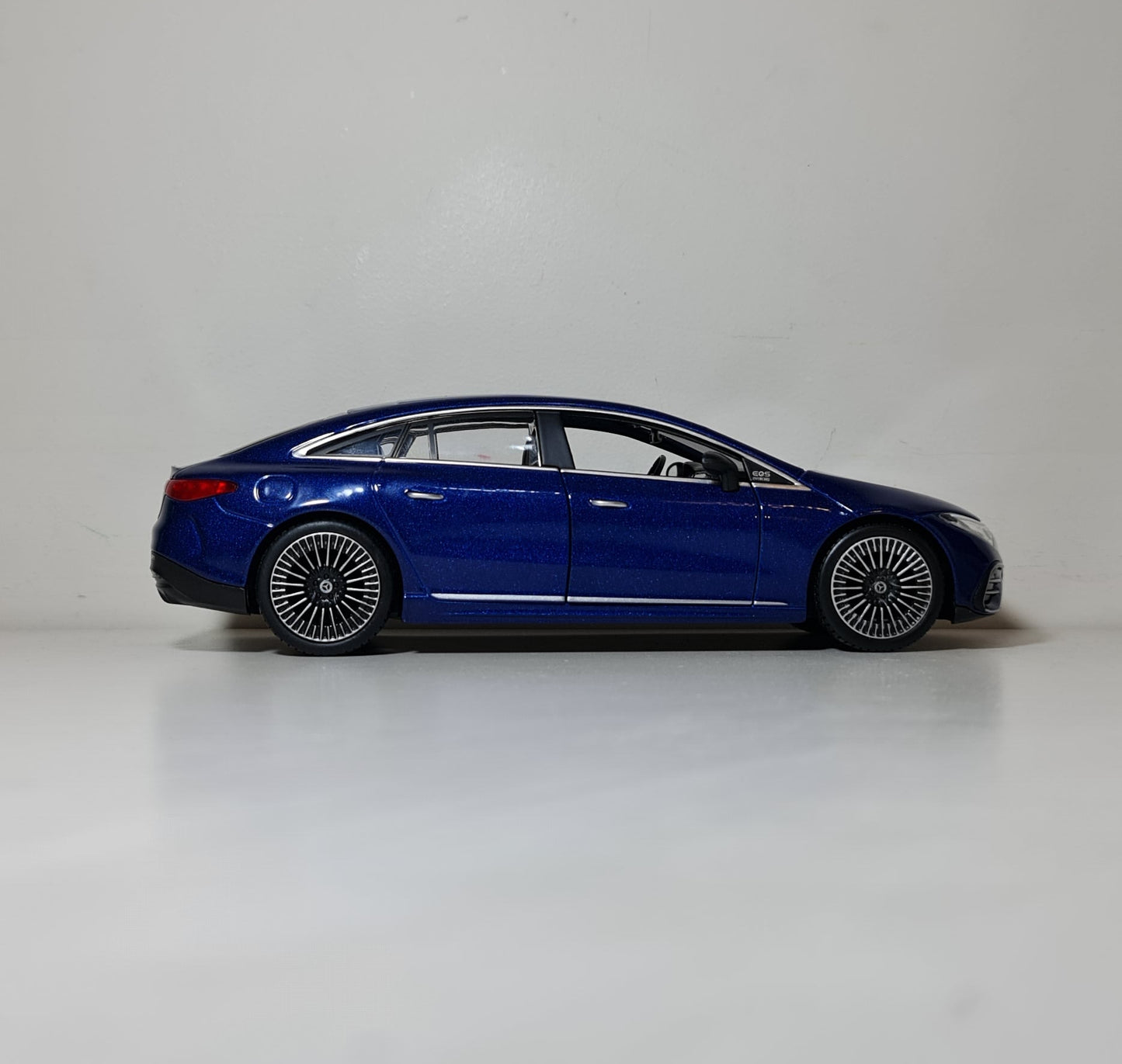 MERCEDES EQS